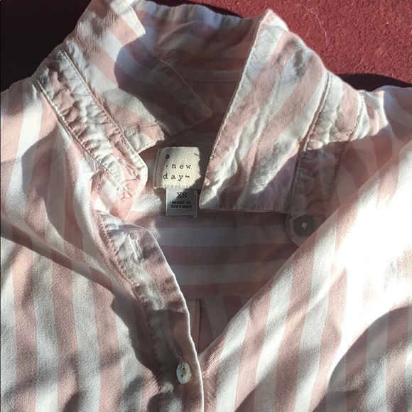 Button up - Picture 2 of 3